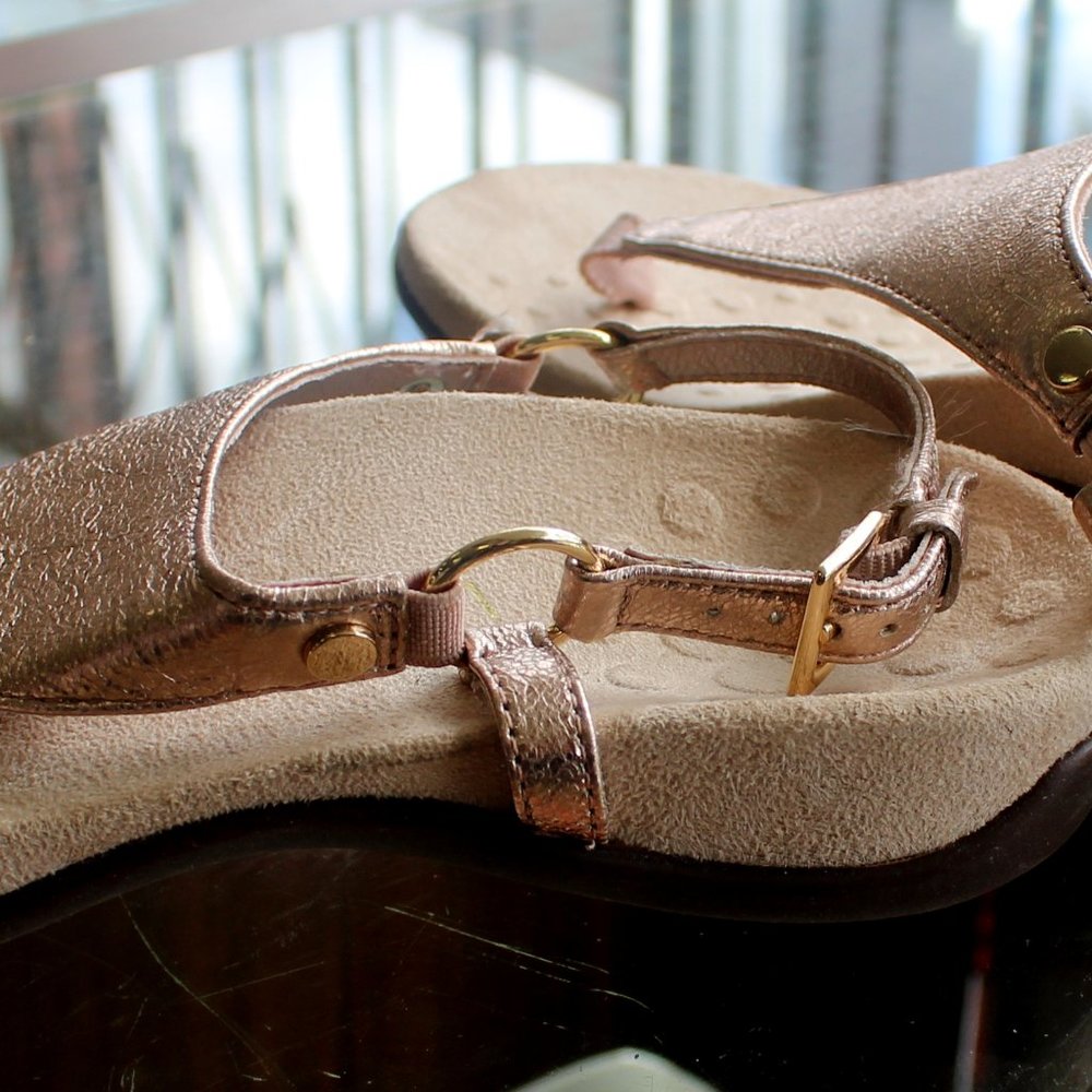Vionic Kirra Metallic Rose Gold Sandals sz 6.5 New - Picture 2 of 6